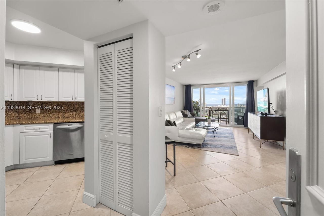 Real estate property located at 1900 Sunset Harbour Dr #2115, Miami-dade, Sunset Harbour North Cond, Miami Beach, FL