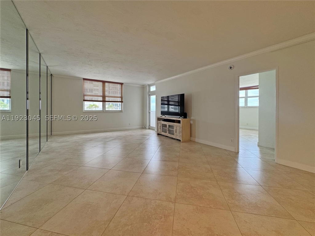 Real estate property located at 4250 Galt Ocean Dr #3T, Broward, Galt Towers Condo, Fort Lauderdale, FL