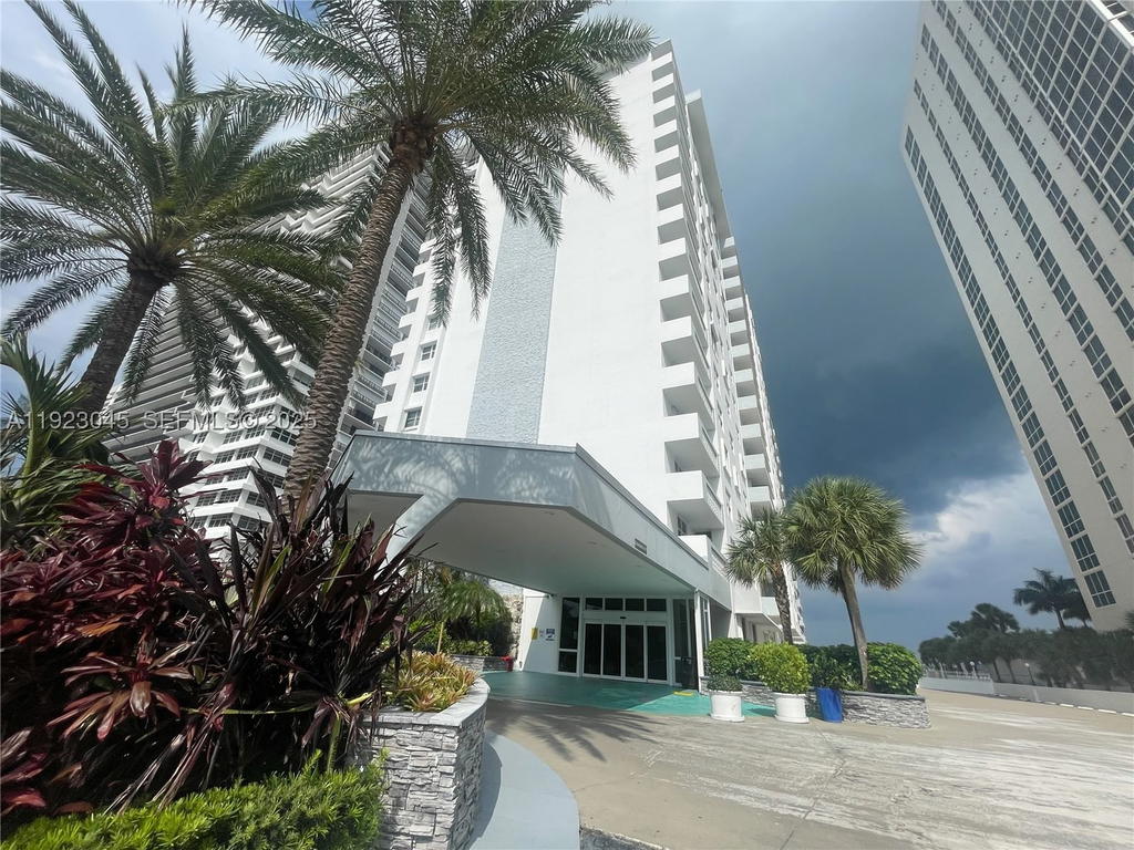 Real estate property located at 4250 Galt Ocean Dr #3T, Broward, Galt Towers Condo, Fort Lauderdale, FL