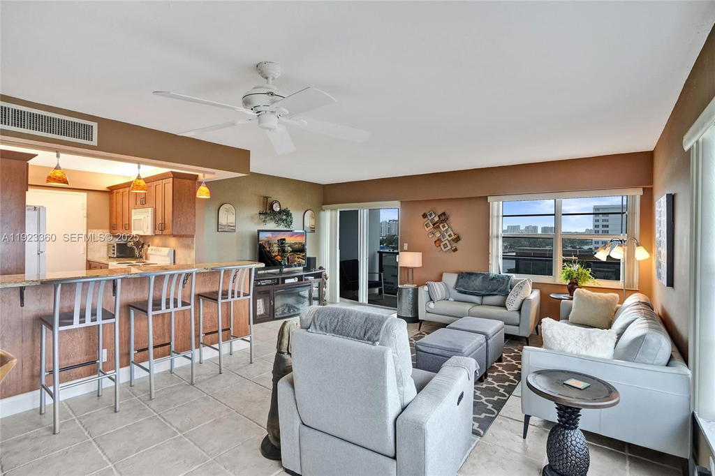 Real estate property located at 5100 Dupont Blvd #6M, Broward, Warwick Condo, Fort Lauderdale, FL