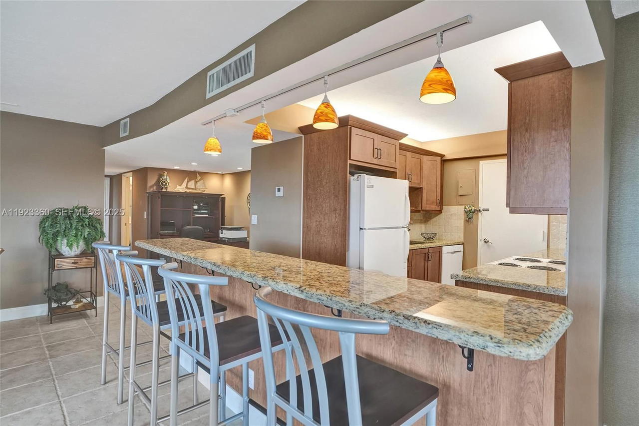 Real estate property located at 5100 Dupont Blvd #6M, Broward, Warwick Condo, Fort Lauderdale, FL