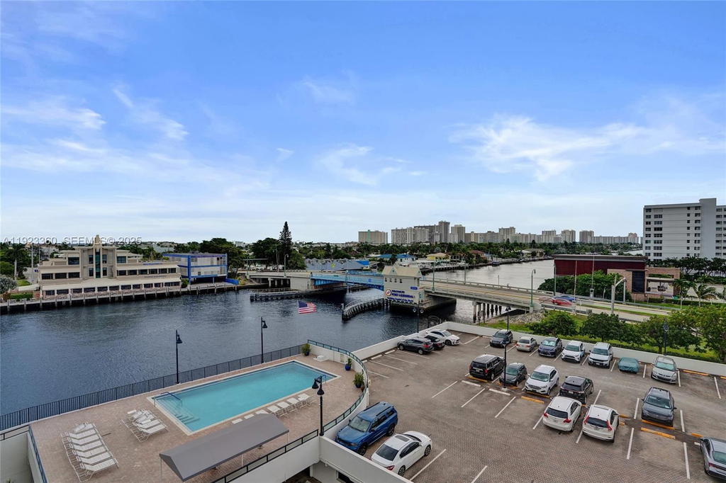 Real estate property located at 5100 Dupont Blvd #6M, Broward, Warwick Condo, Fort Lauderdale, FL