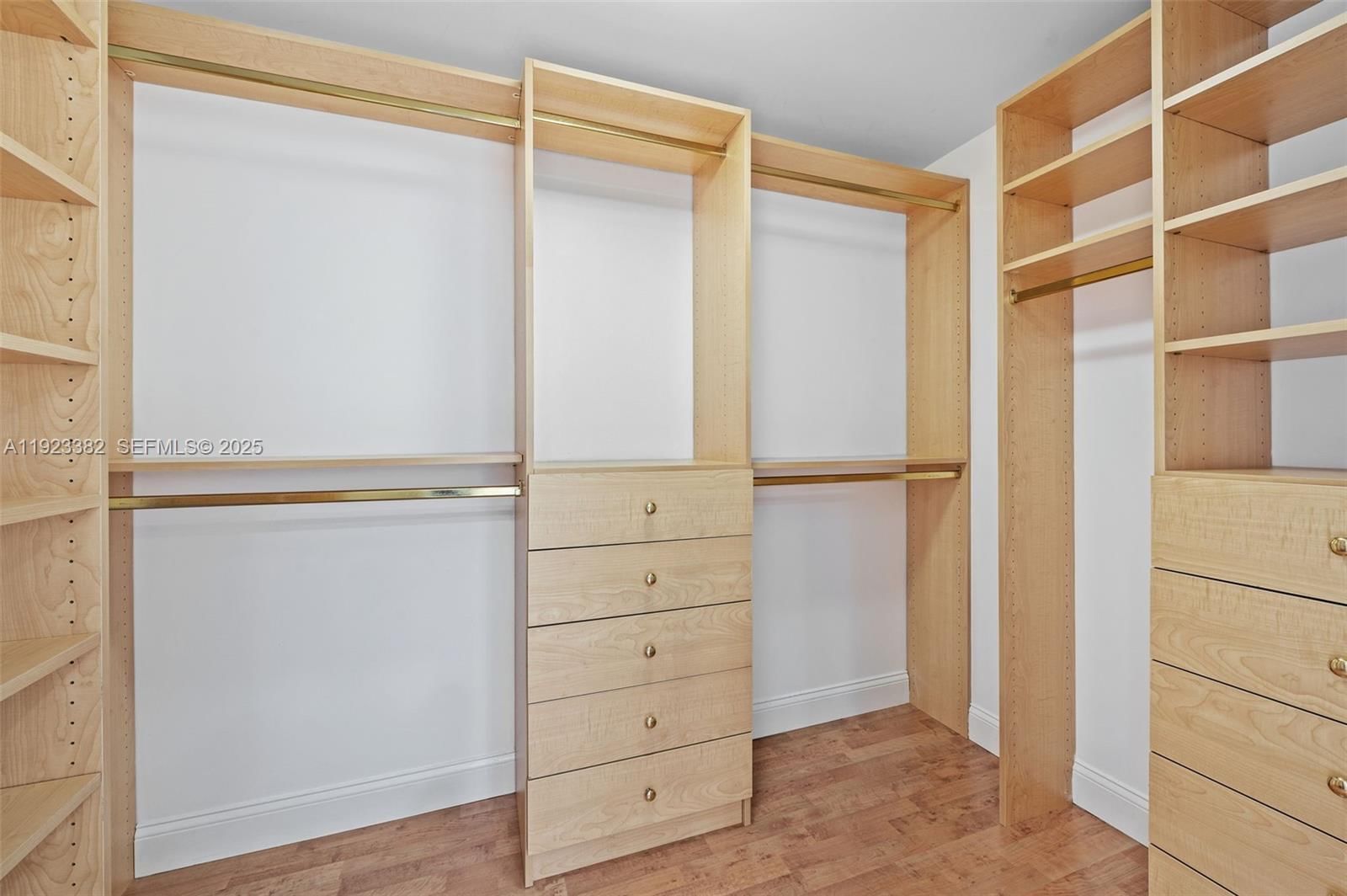 Real estate property located at 3370 Hidden Bay Dr #2102, Miami-dade, 100 Hidden Bay Condo, Aventura, FL