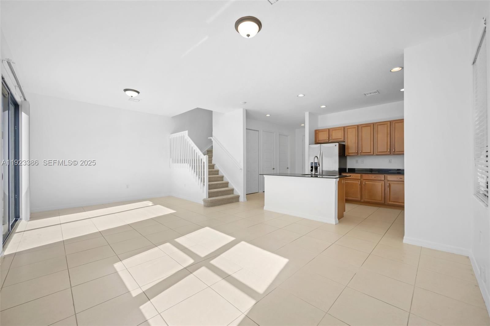 Real estate property located at 674 191st Ter, Miami-dade, Champion Lakes, Miami, FL