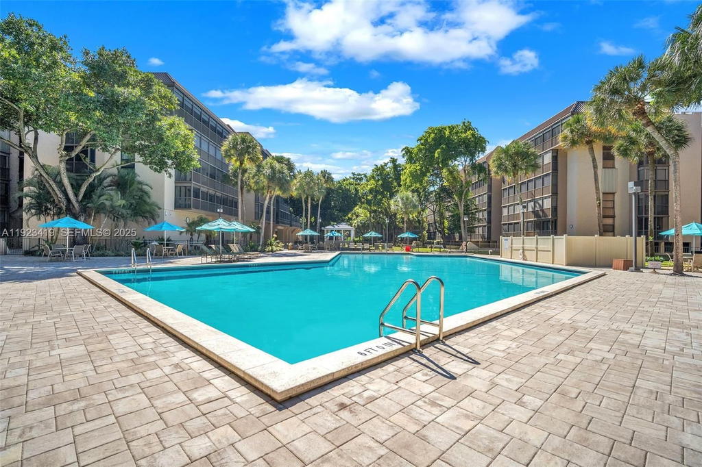 Real estate property located at 2818 46th Ave K689, Broward, Grandview At Emerald Hill, Hollywood, FL