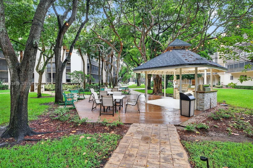Real estate property located at 2818 46th Ave K689, Broward, Grandview At Emerald Hill, Hollywood, FL