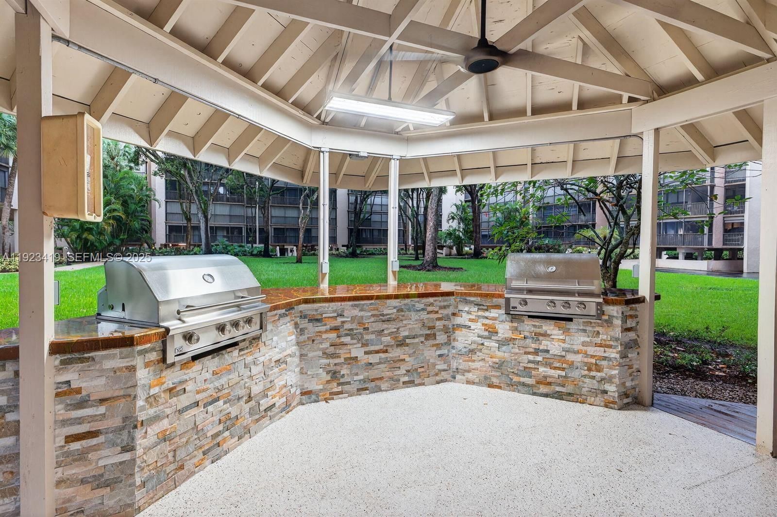 Real estate property located at 2818 46th Ave K689, Broward, Grandview At Emerald Hill, Hollywood, FL