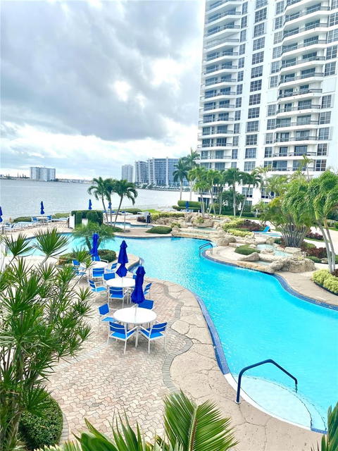 Real estate property located at 19195 36th Ct #402, Miami-dade, Mystic Pointe Condo No Tw, Aventura, FL