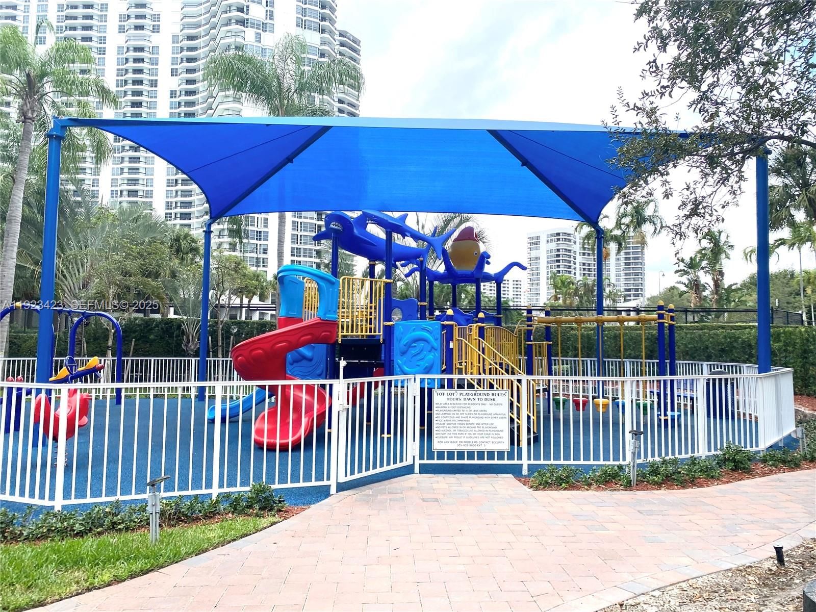Real estate property located at 19195 36th Ct #402, Miami-dade, Mystic Pointe Condo No Tw, Aventura, FL