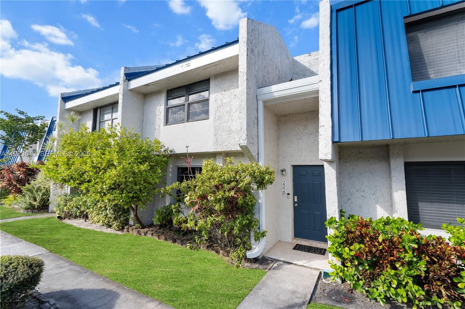 Real estate property located at 2528 38 Ave D-32, Broward, Villas Of Sheridan, Hollywood, FL