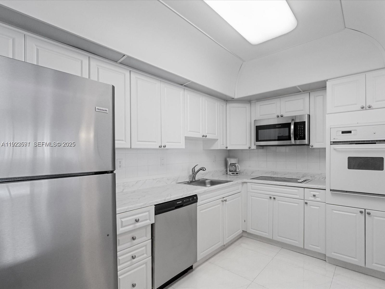 Real estate property located at 19370 Collins Ave #625, Miami-dade, Ocean Reserve Condo, Sunny Isles Beach, FL