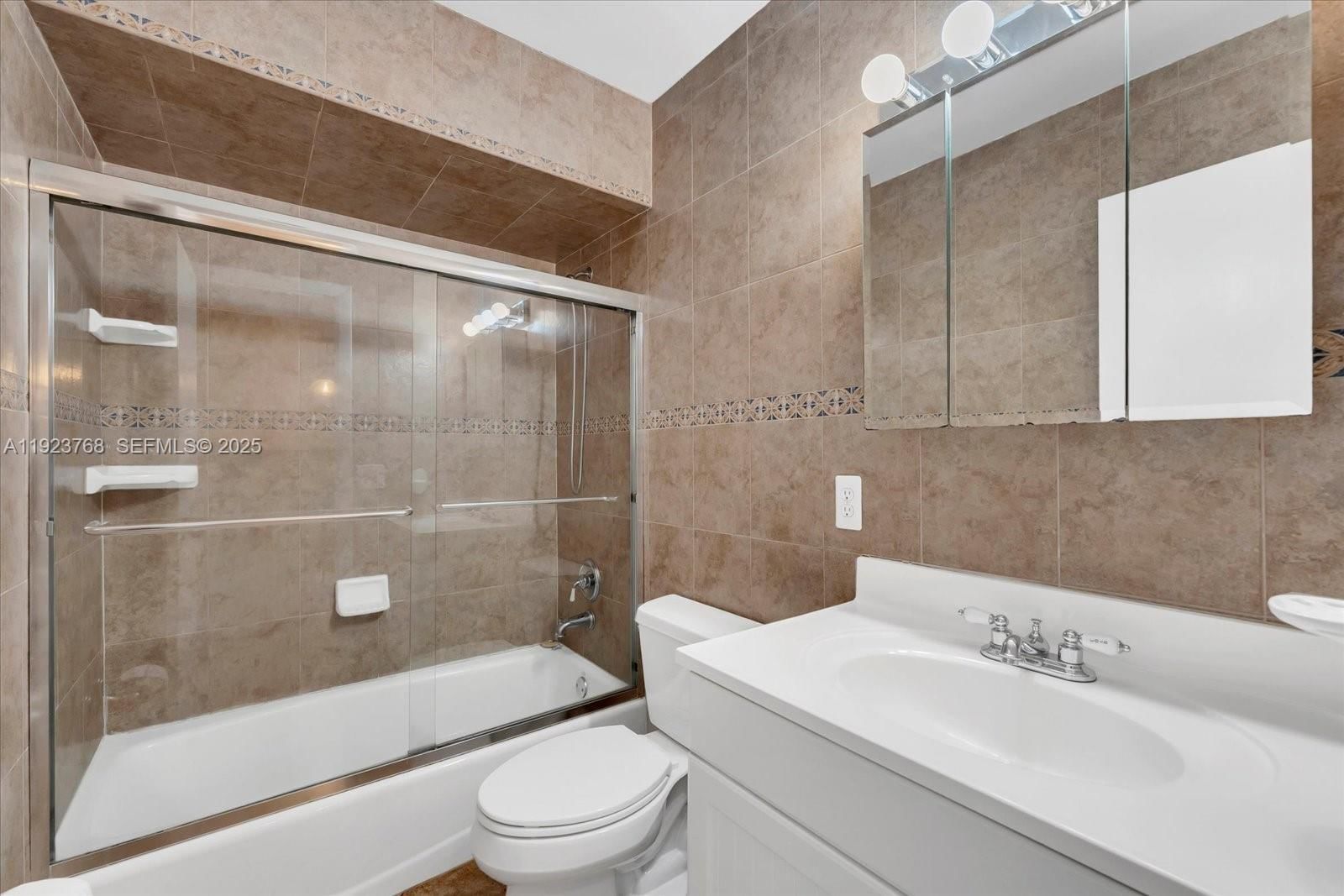 Real estate property located at 3013 Willow Ln #260, Broward, Family Townhouses Of The, Hollywood, FL