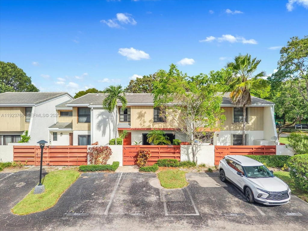 Real estate property located at 3013 Willow Ln #260, Broward, Family Townhouses Of The, Hollywood, FL