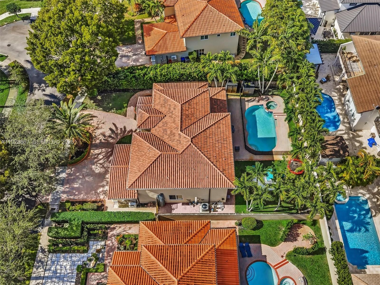 Real estate property located at 8123 161st Ter, Miami-dade, Silvercrest Lake Estates, Miami Lakes, FL