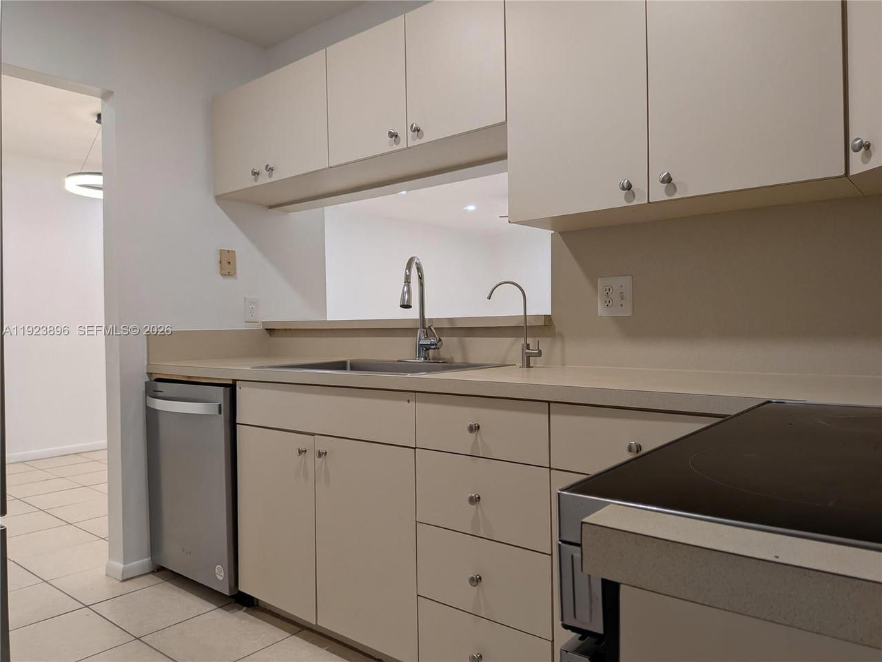 Real estate property located at 8540 149th Ave #815, Miami-dade, Lago Del Rey Condo #3, Miami, FL