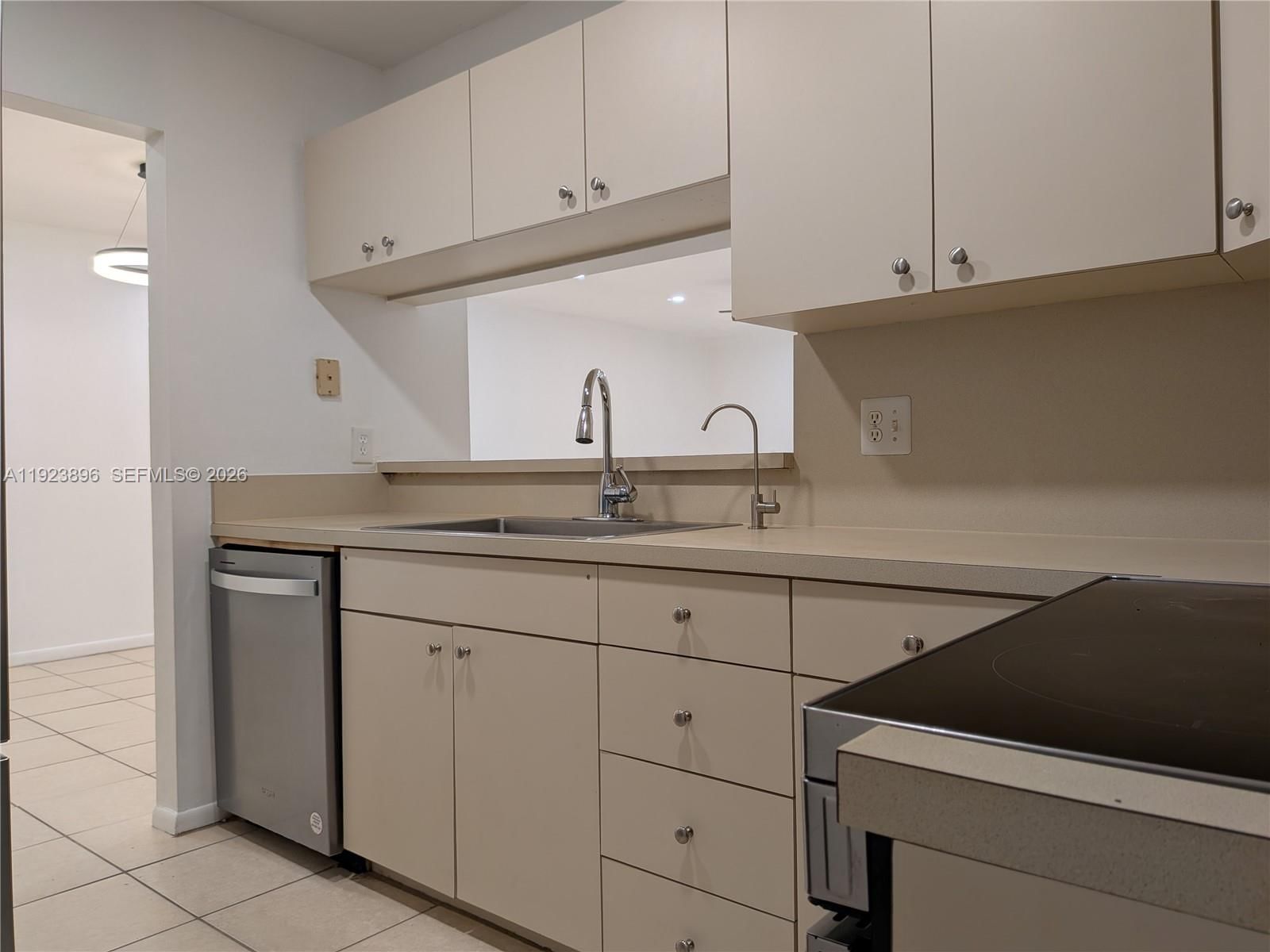 Real estate property located at 8540 149th Ave #815, Miami-dade, Lago Del Rey Condo #3, Miami, FL