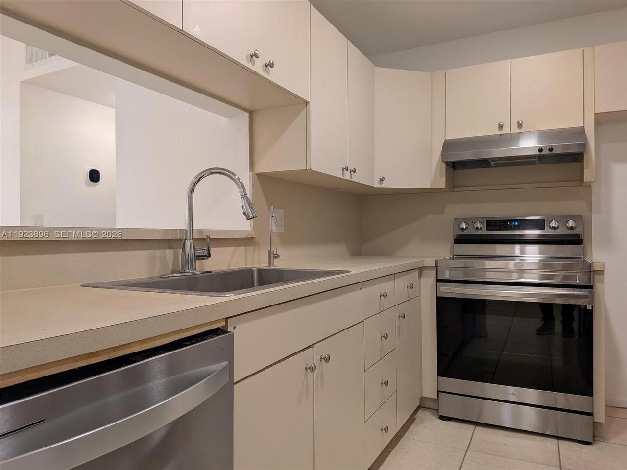 Real estate property located at 8540 149th Ave #815, Miami-dade, Lago Del Rey Condo #3, Miami, FL