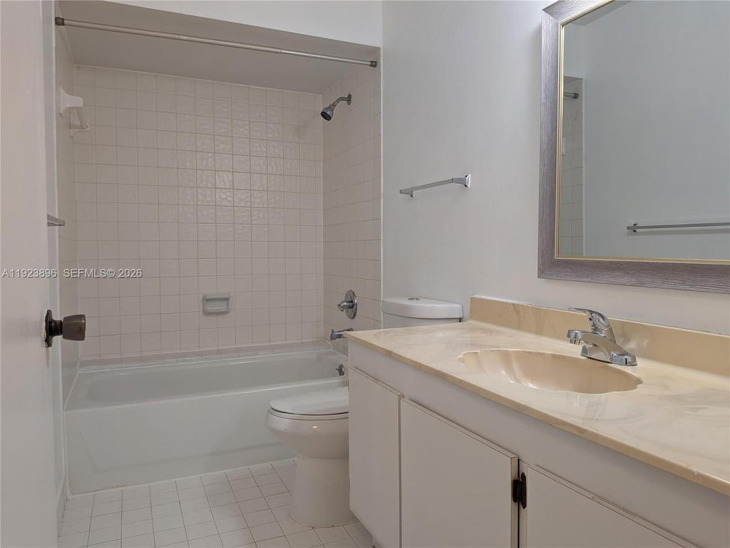 Real estate property located at 8540 149th Ave #815, Miami-dade, Lago Del Rey Condo #3, Miami, FL