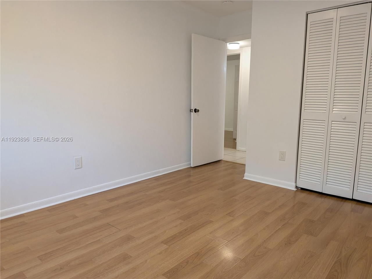 Real estate property located at 8540 149th Ave #815, Miami-dade, Lago Del Rey Condo #3, Miami, FL