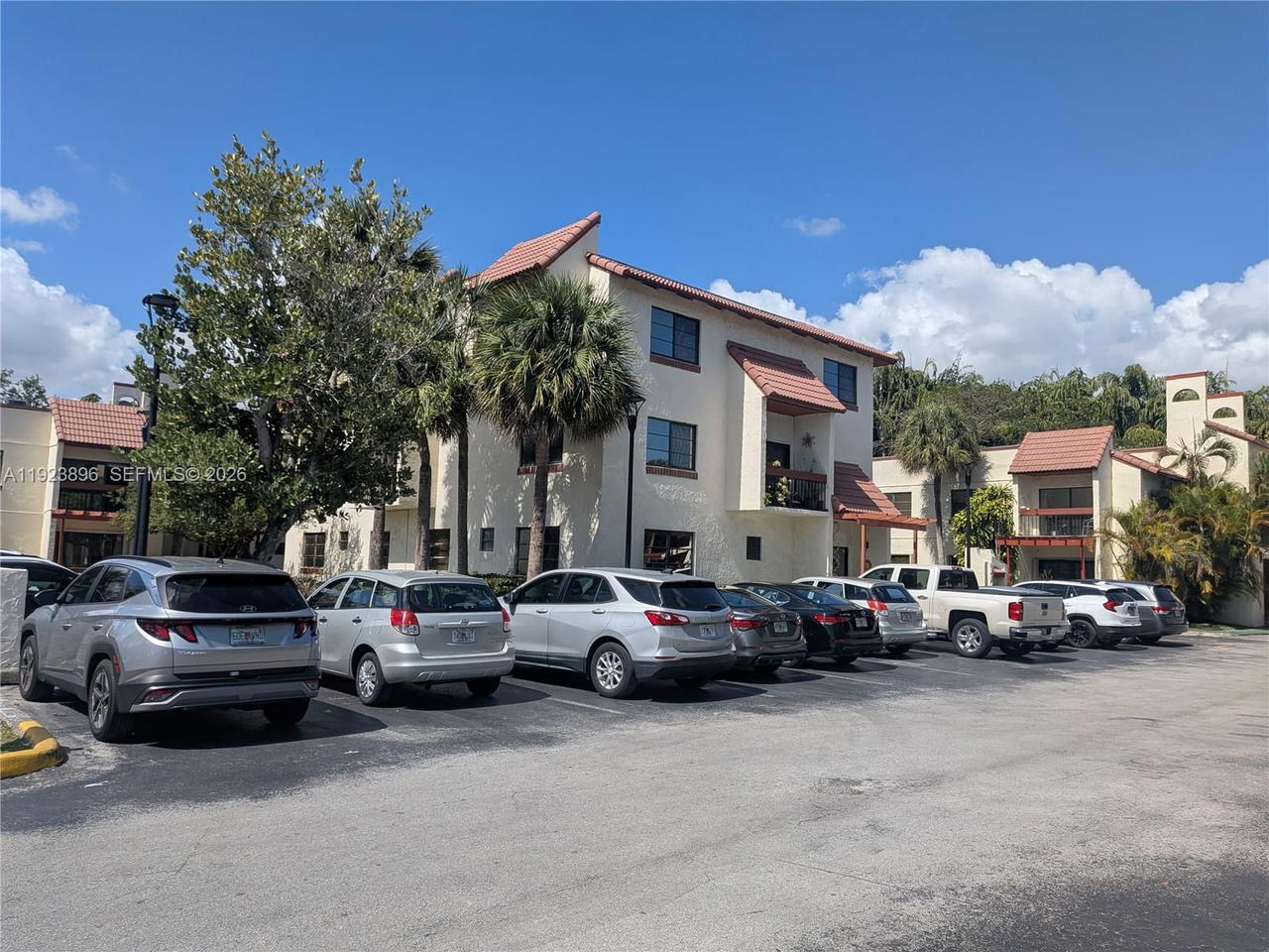 Real estate property located at 8540 149th Ave #815, Miami-dade, Lago Del Rey Condo #3, Miami, FL
