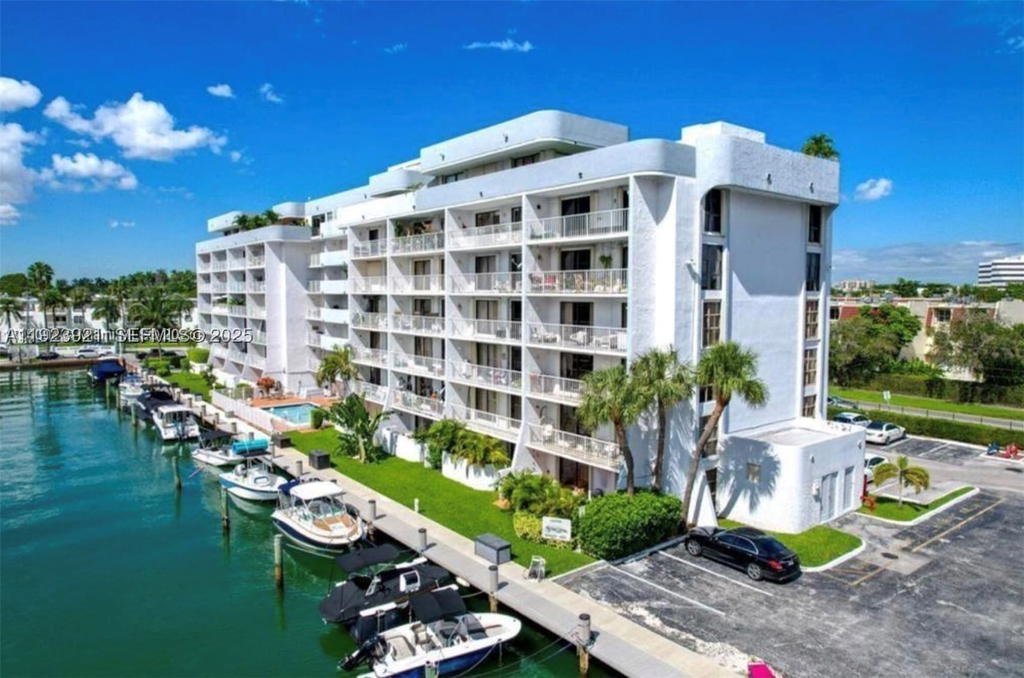 Real estate property located at 1650 115th St #405, Miami-dade, Cricket Clubhouse Condo, Miami, FL