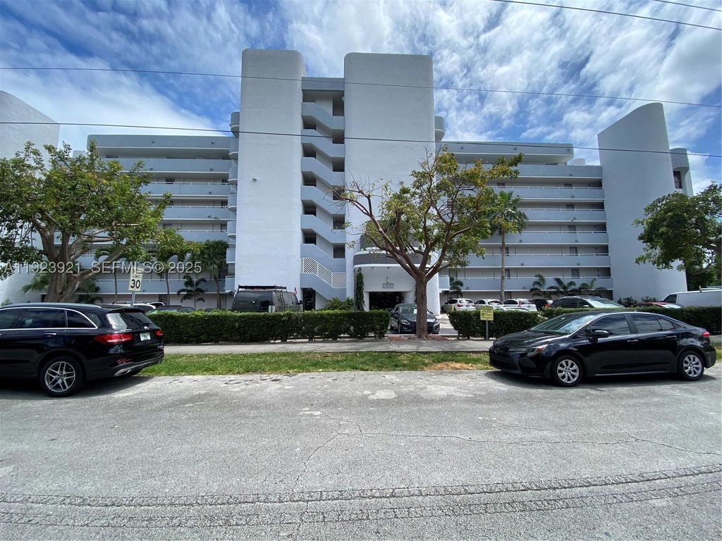 Real estate property located at 1650 115th St #405, Miami-dade, Cricket Clubhouse Condo, Miami, FL