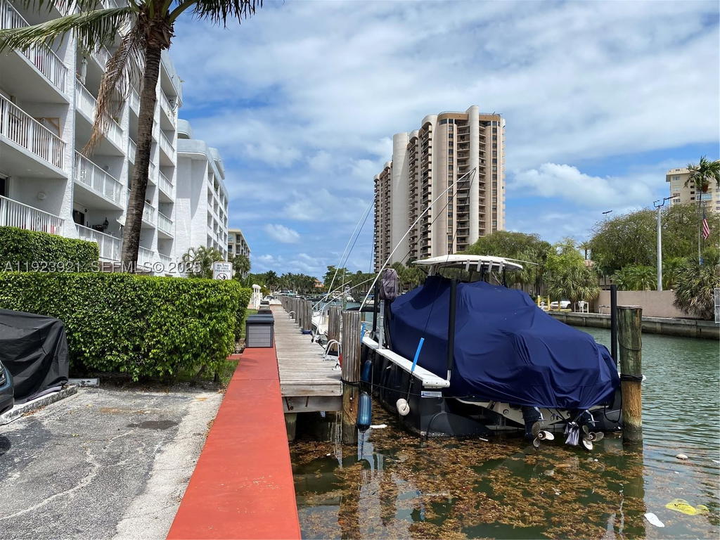 Real estate property located at 1650 115th St #405, Miami-dade, Cricket Clubhouse Condo, Miami, FL