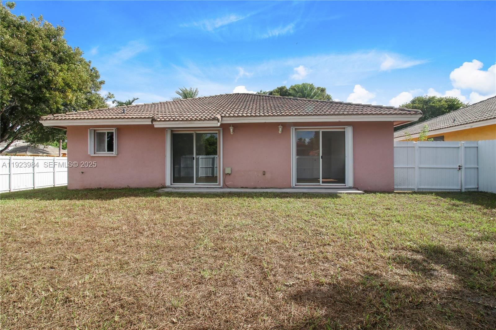 Real estate property located at 20562 18th Ave, Miami-dade, Lake Lucerne Sec 7, Miami Gardens, FL