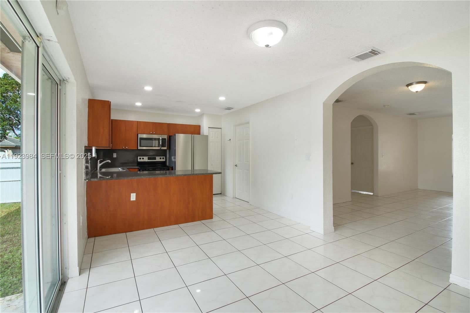 Real estate property located at 20562 18th Ave, Miami-dade, Lake Lucerne Sec 7, Miami Gardens, FL