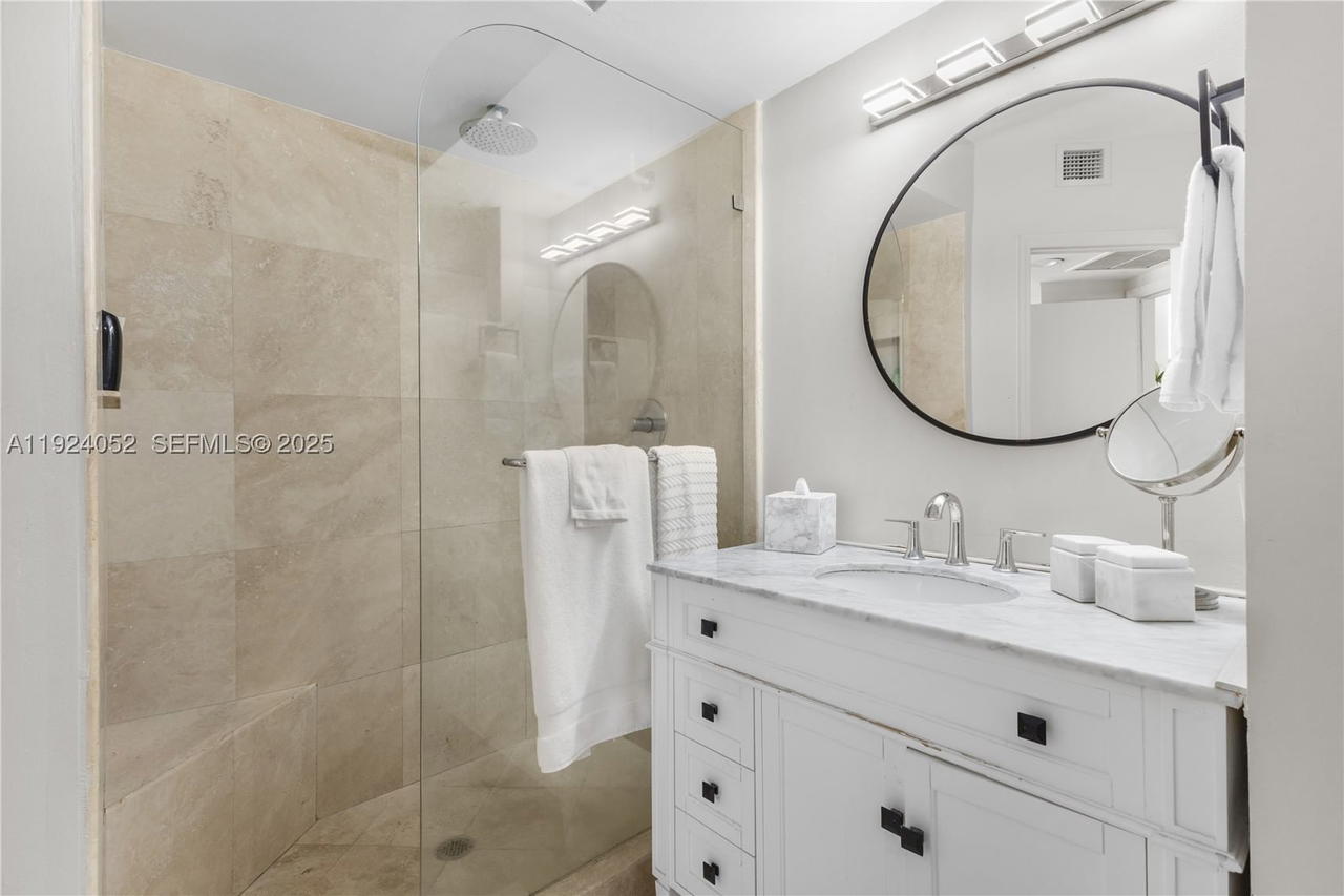 Real estate property located at 1330 West Ave #1712, Miami-dade, The Waverly At South Beac, Miami Beach, FL