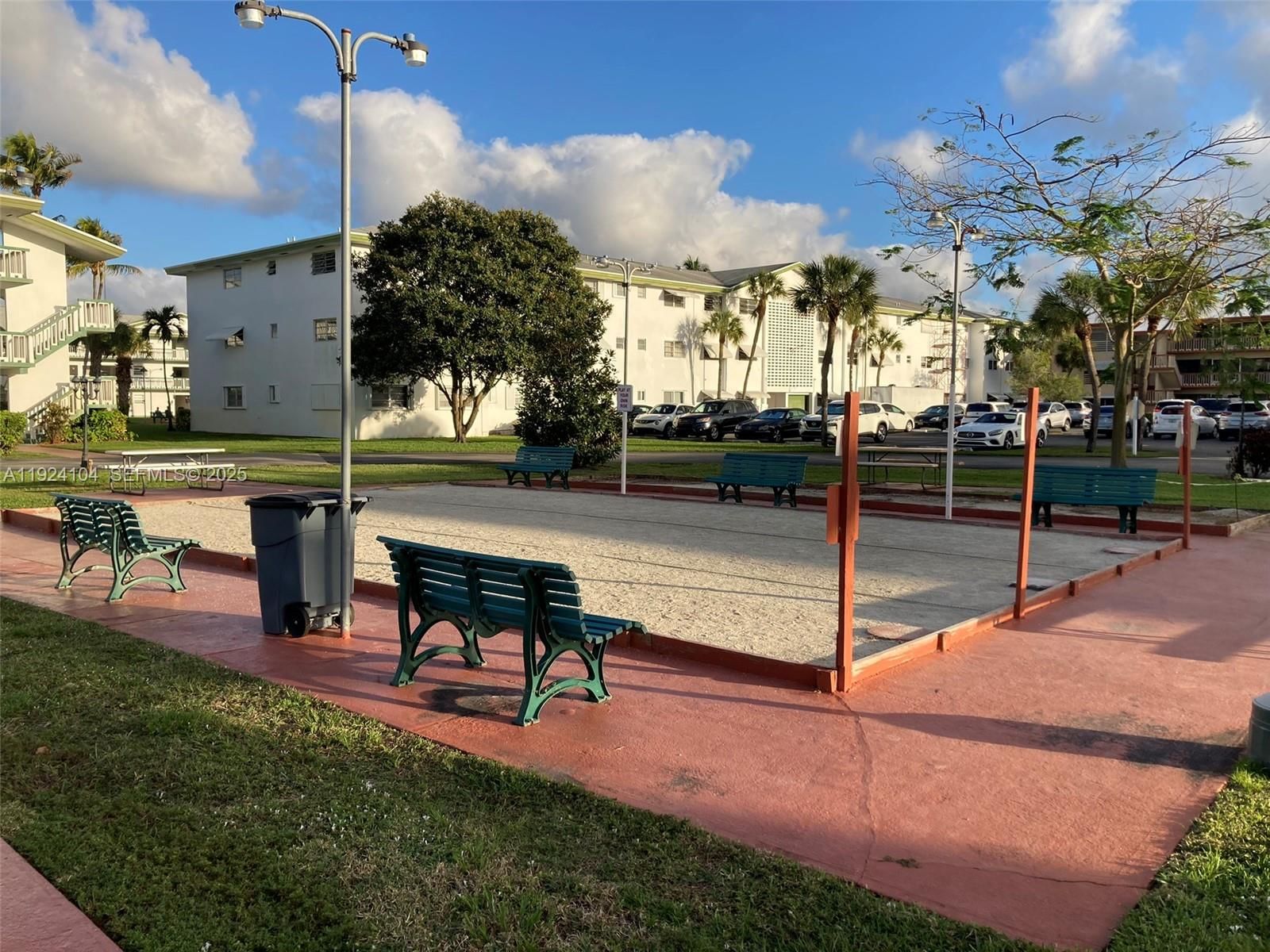 Real estate property located at 5300 Washington St N117, Broward, Beverly Hills Condo Numbe, Hollywood, FL