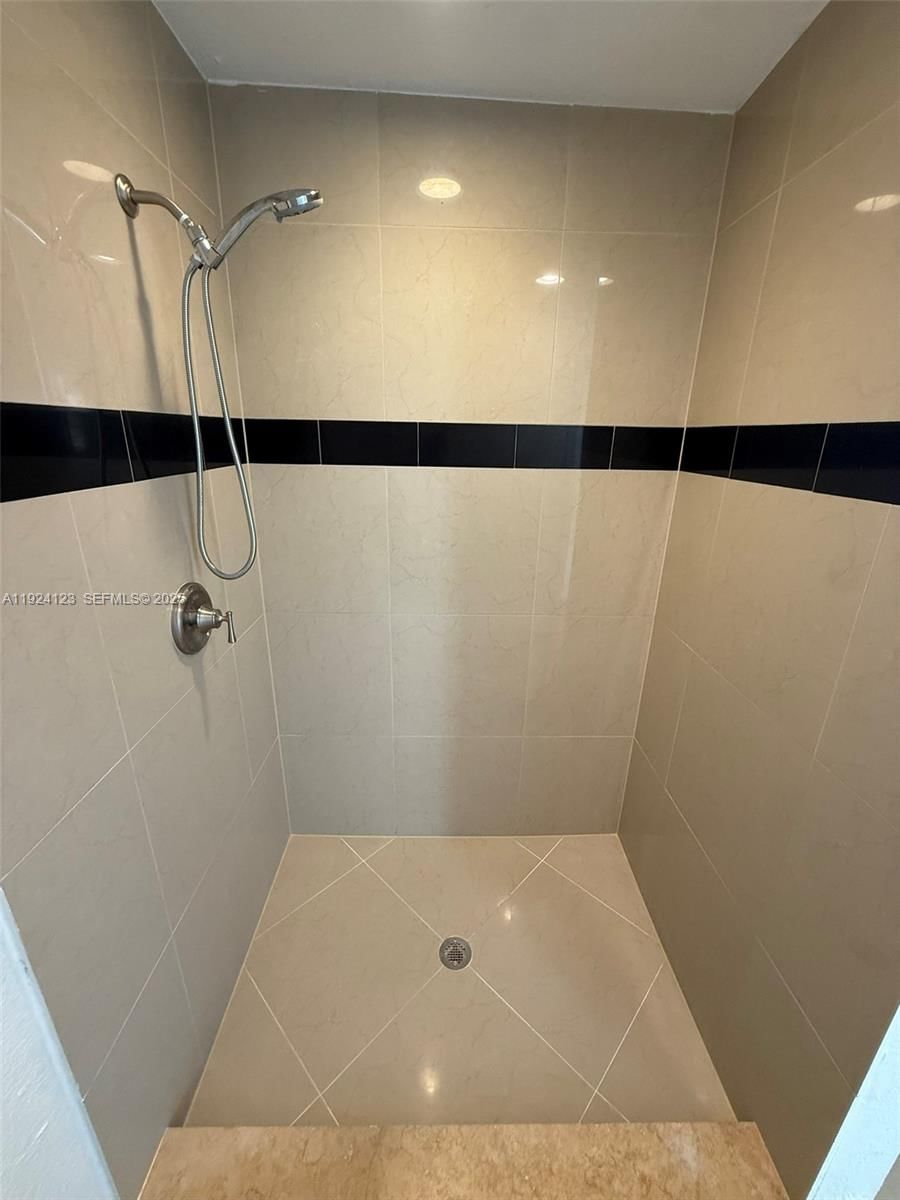 Real estate property located at 4411 34th St, Broward, Lauderdale Lakes West Gat, Lauderdale Lakes, FL