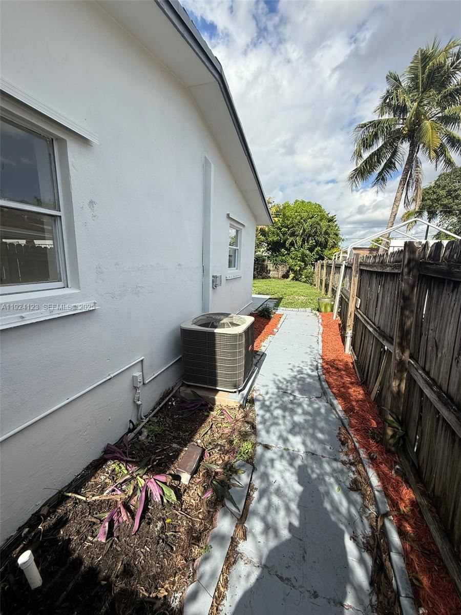 Real estate property located at 4411 34th St, Broward, Lauderdale Lakes West Gat, Lauderdale Lakes, FL