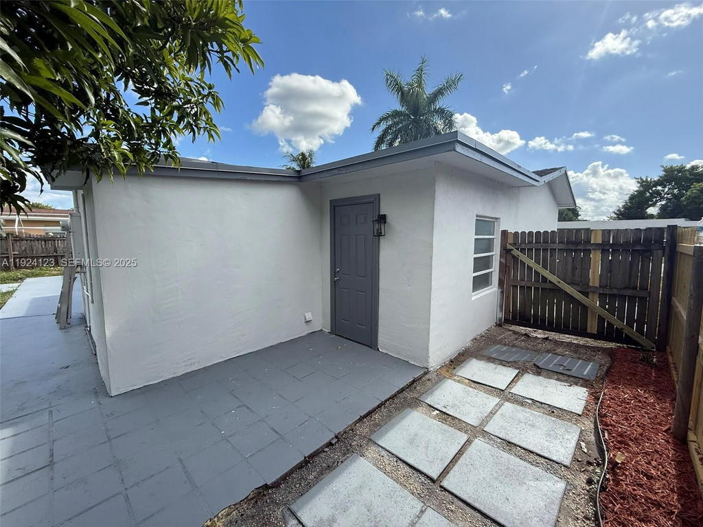 Real estate property located at 4411 34th St, Broward, Lauderdale Lakes West Gat, Lauderdale Lakes, FL