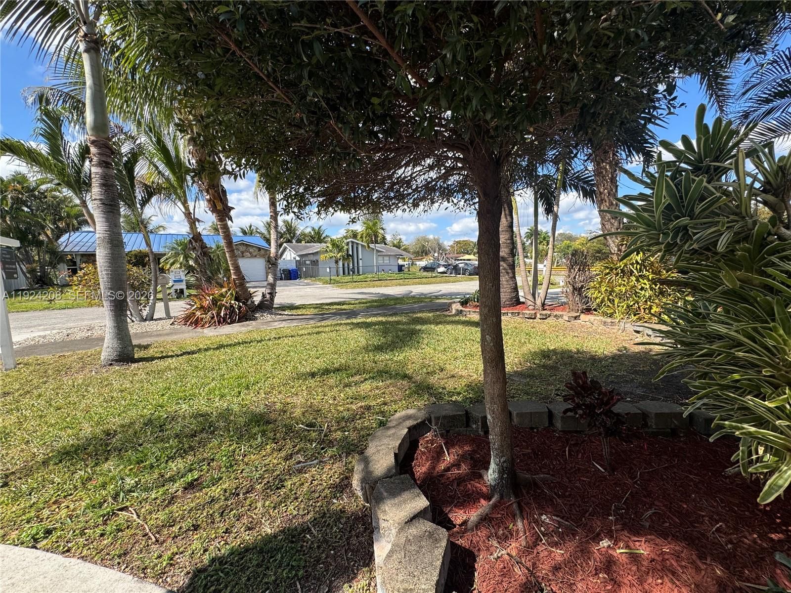 Real estate property located at 2731 72nd Way, Broward, Driftwood Estates No 8, Hollywood, FL