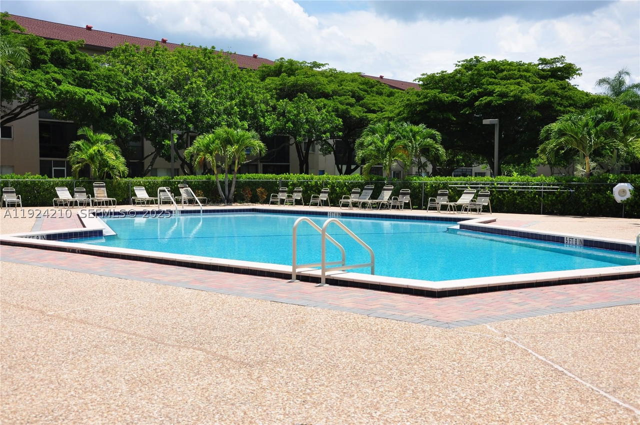Real estate property located at 13000 15th Ct #411U, Broward, Ivanhoe East At Century V, Pembroke Pines, FL