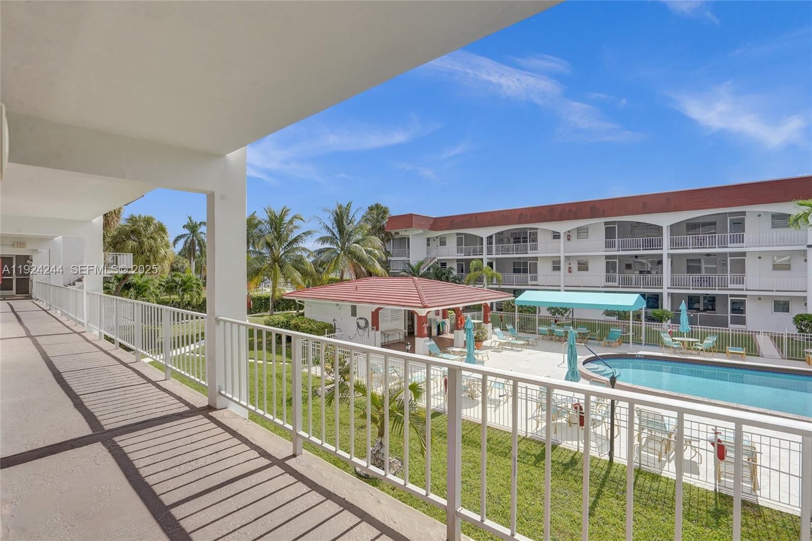 Real estate property located at 580 Egret Dr #220, Broward, Casa Paradiso Co-op, Hallandale Beach, FL