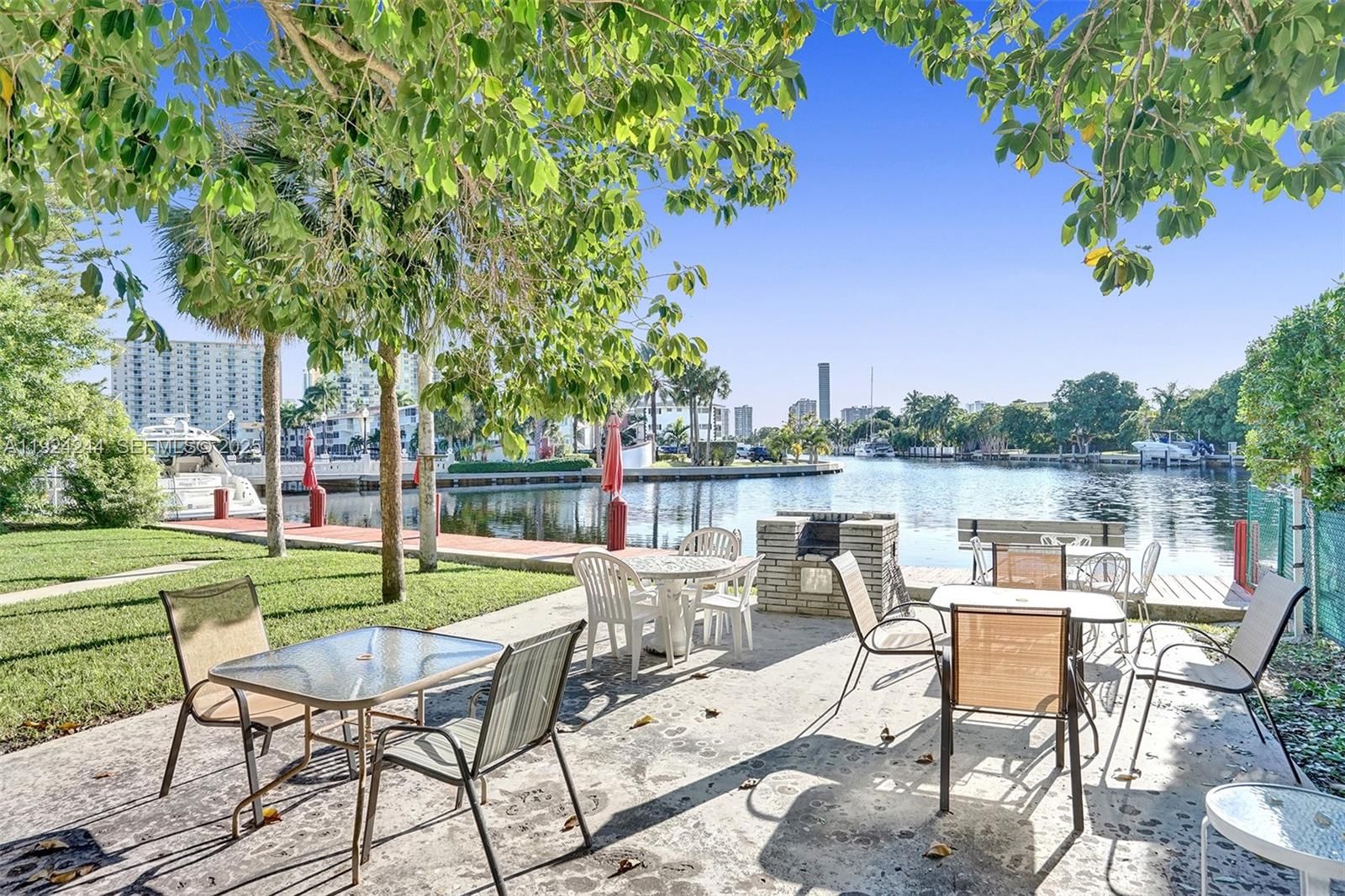 Real estate property located at 580 Egret Dr #220, Broward, Casa Paradiso Co-op, Hallandale Beach, FL