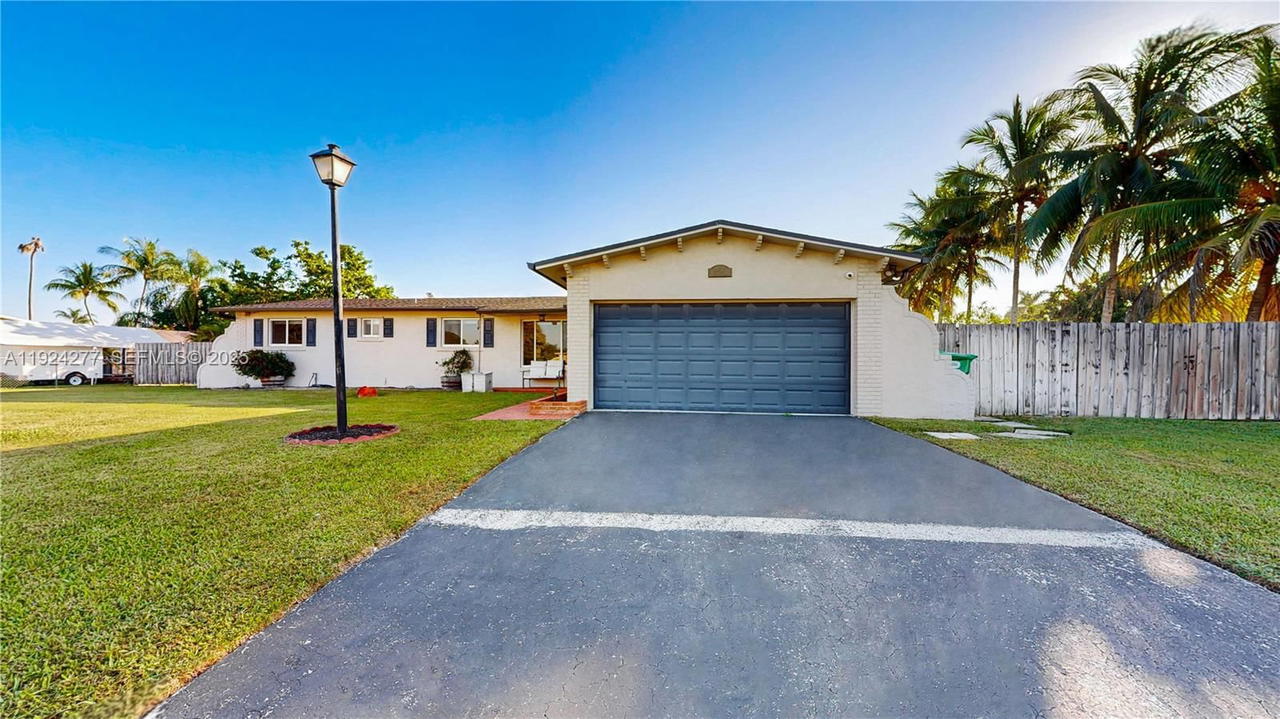 Real estate property located at 29725 168th Ct, Miami-dade, Busch Gardens South, Homestead, FL