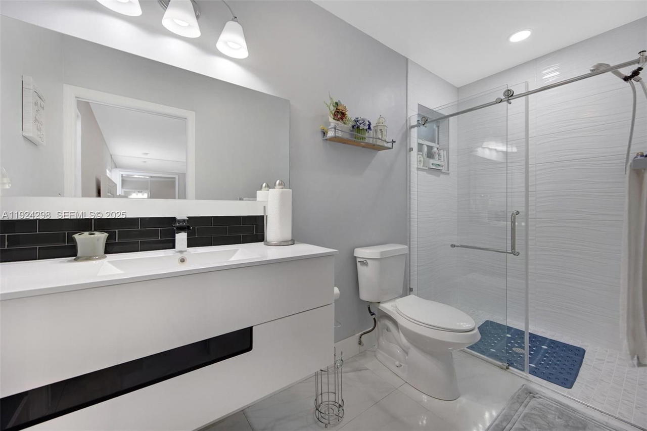 Real estate property located at 9980 37th Ter, Miami-dade, Rich Heights, Miami, FL