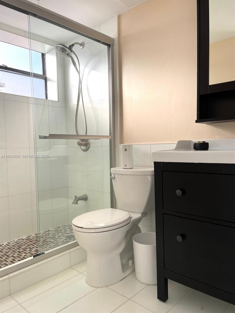 Real estate property located at 6424 Collins Ave #204, Miami-dade, 6424 Collins Bldg Condo, Miami Beach, FL