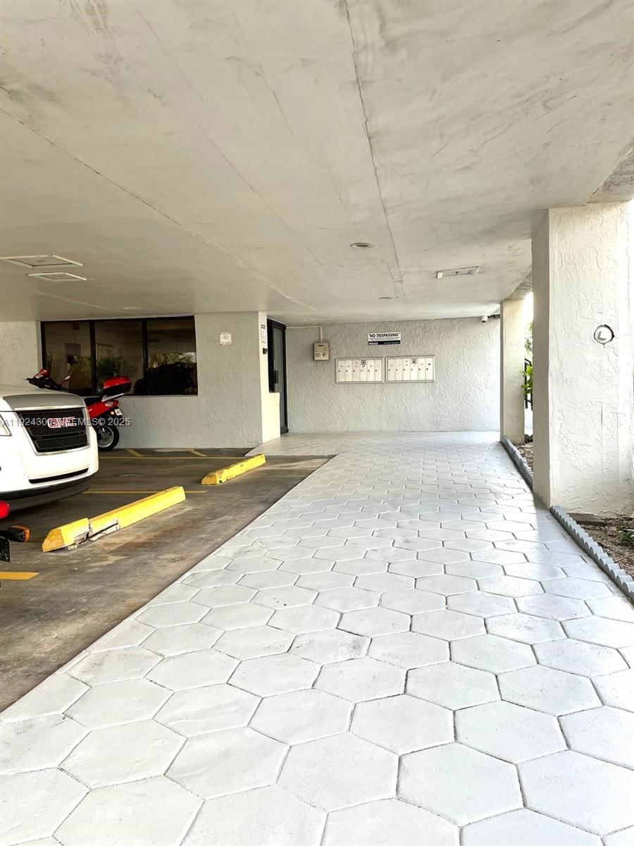 Real estate property located at 6424 Collins Ave #204, Miami-dade, 6424 Collins Bldg Condo, Miami Beach, FL