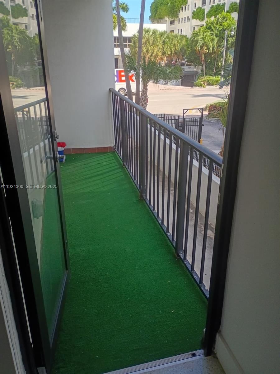 Real estate property located at 6424 Collins Ave #204, Miami-dade, 6424 Collins Bldg Condo, Miami Beach, FL