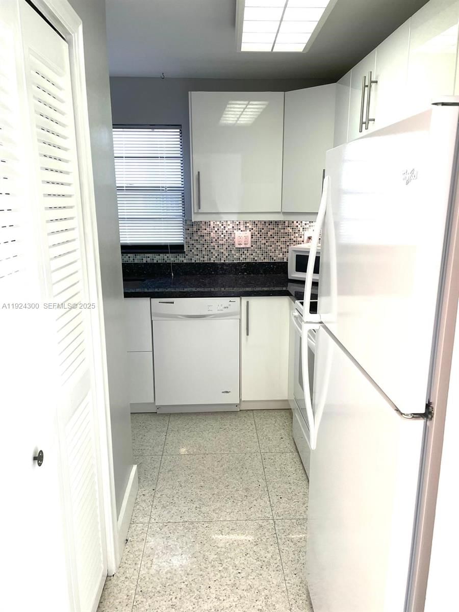 Real estate property located at 6424 Collins Ave #204, Miami-dade, 6424 Collins Bldg Condo, Miami Beach, FL