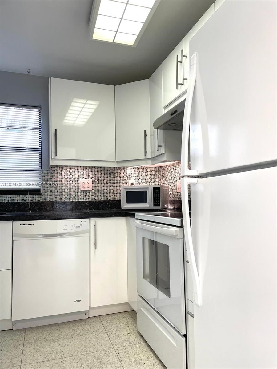 Real estate property located at 6424 Collins Ave #204, Miami-dade, 6424 Collins Bldg Condo, Miami Beach, FL