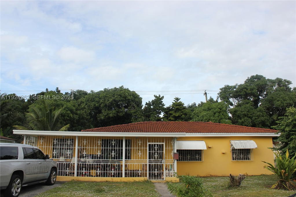 Real estate property located at 3135 82nd St, Miami-dade, Greenville Manor, Miami, FL