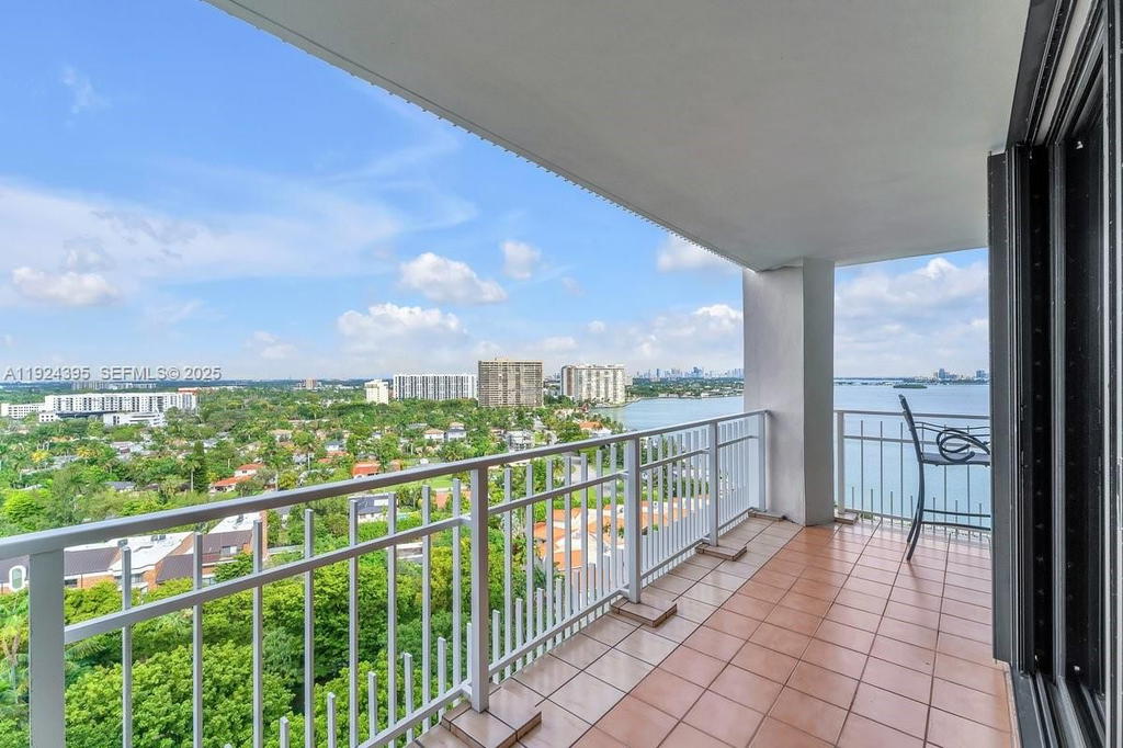 Real estate property located at 4000 Towerside Ter #1807, Miami-dade, The Towers Of Quayside Co, Miami, FL
