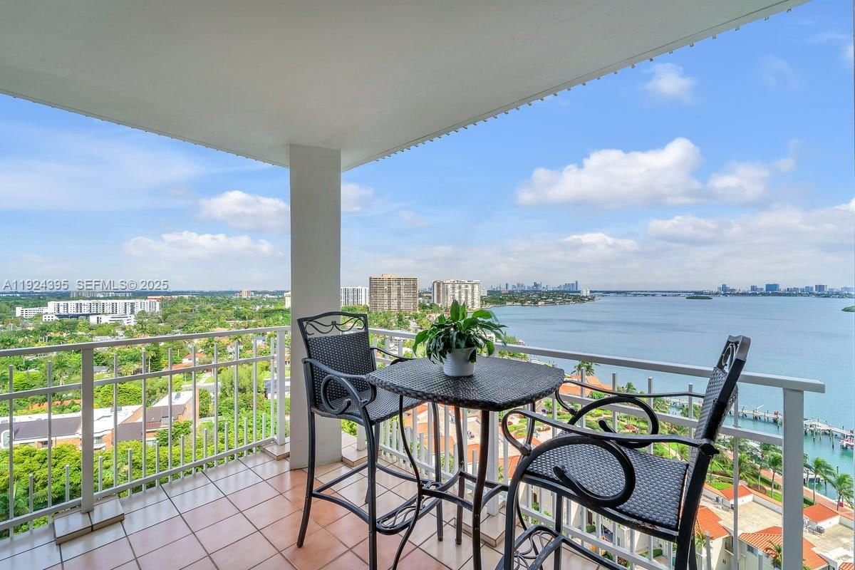 Real estate property located at 4000 Towerside Ter #1807, Miami-dade, The Towers Of Quayside Co, Miami, FL