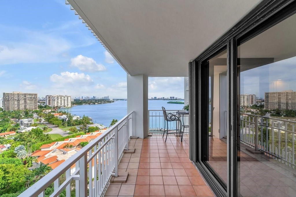 Real estate property located at 4000 Towerside Ter #1807, Miami-dade, The Towers Of Quayside Co, Miami, FL