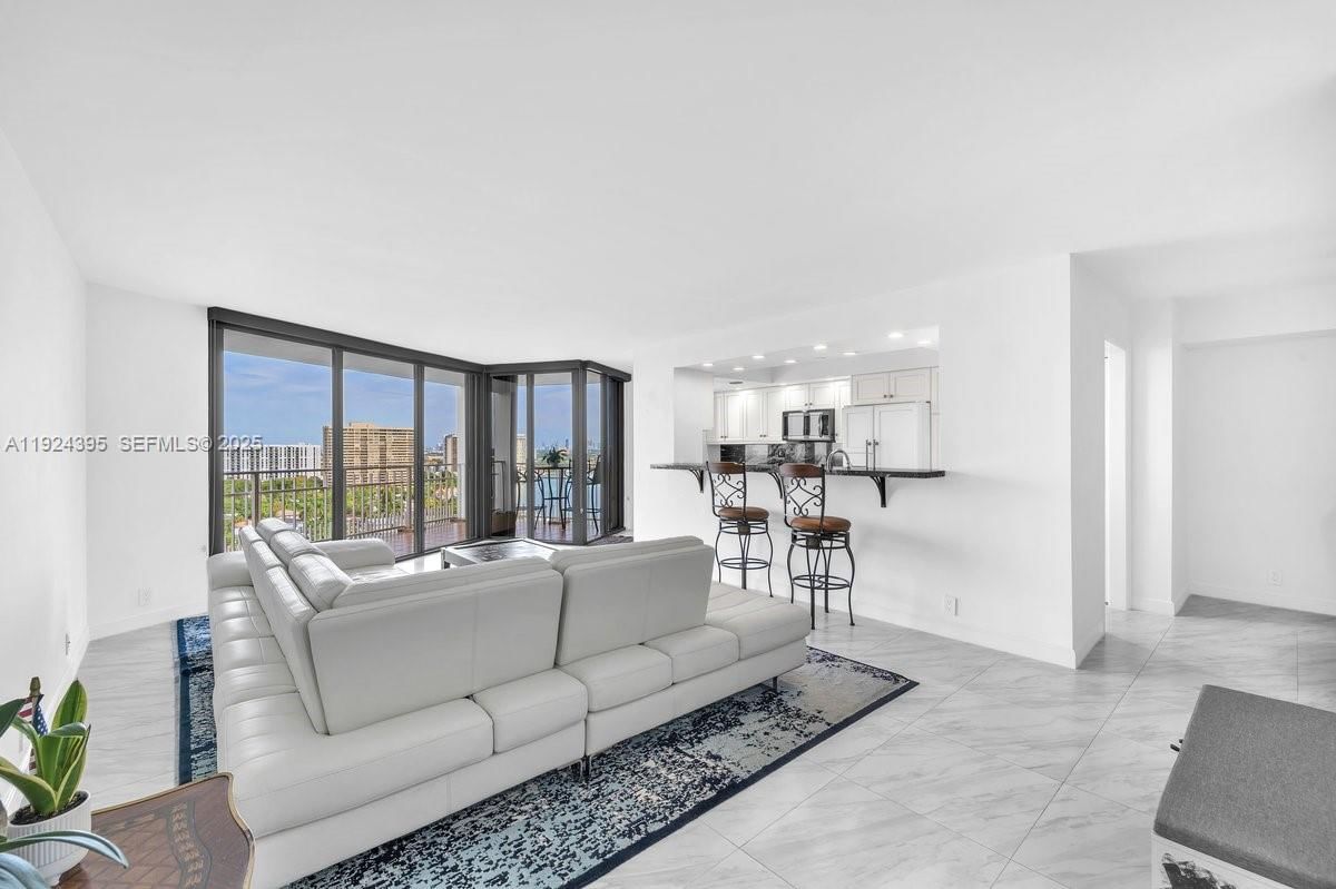 Real estate property located at 4000 Towerside Ter #1807, Miami-dade, The Towers Of Quayside Co, Miami, FL